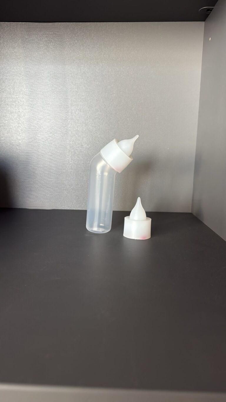 Biberon anatomique + 2 tétines silicone